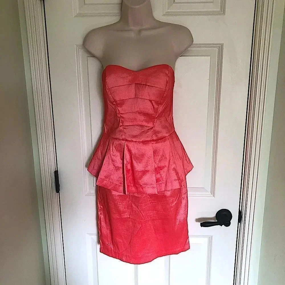 Daisy Pink strapless peplum dress size M‎